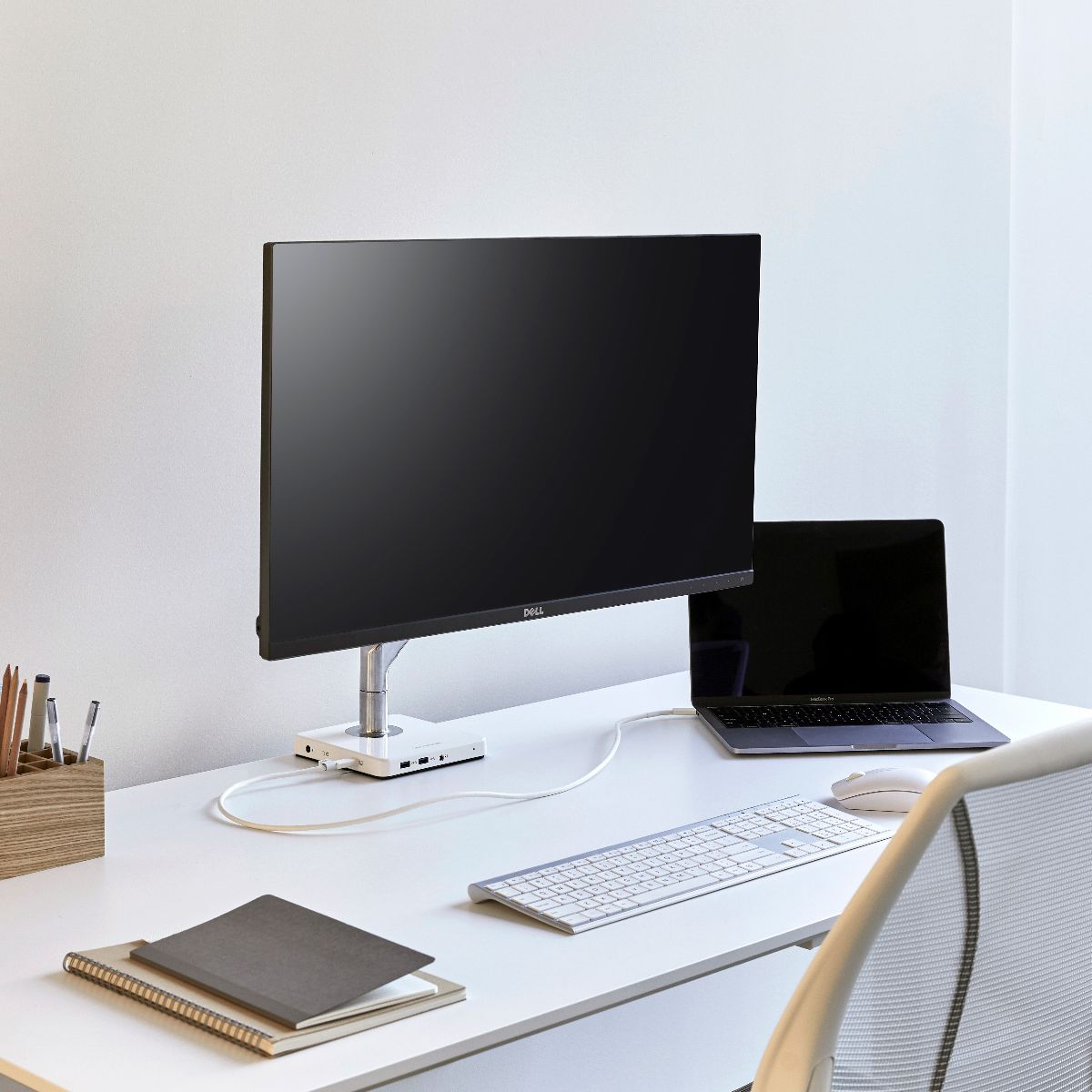 Humanscale M2.1 Monitor Arm – Silver with Gray Trim