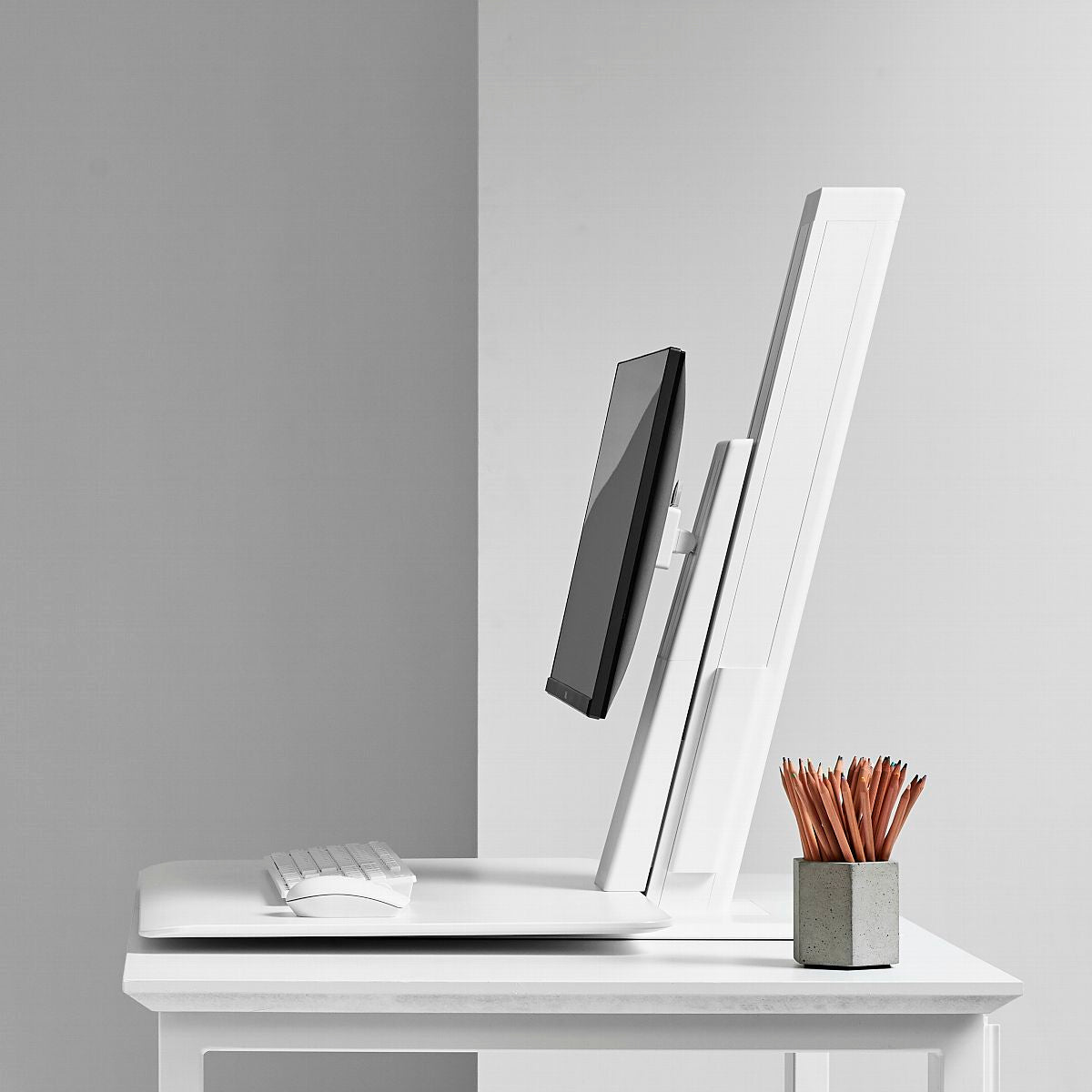 Humanscale M8.1 Dual Monitor Arm – Black with Black Trim